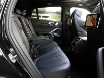 BMW X6 M Competition Hamann 3xTV ACC B&W Pano SKY 23