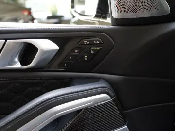 BMW X6 M Competition Hamann 3xTV ACC B&W Pano SKY 23