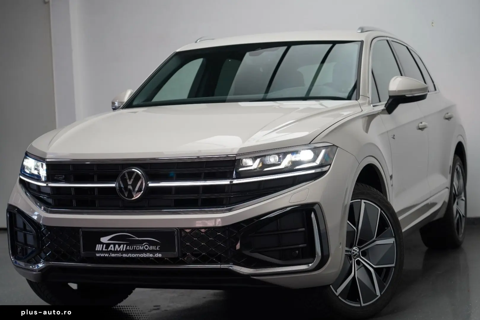 VW Touareg 3.0 TDI 4M R-Line MATRIX LUFT AHK KEY