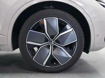 VW Touareg 3.0 TDI 4M R-Line MATRIX LUFT AHK KEY