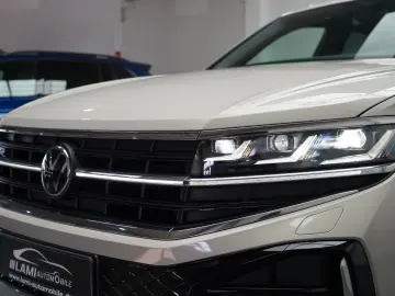 VW Touareg 3.0 TDI 4M R-Line MATRIX LUFT AHK KEY
