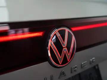 VW Touareg 3.0 TDI 4M R-Line MATRIX LUFT AHK KEY