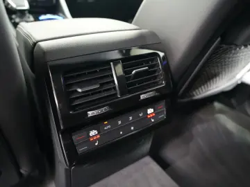 VW Touareg 3.0 TDI 4M R-Line MATRIX LUFT AHK KEY