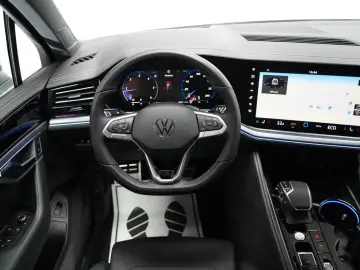 VW Touareg 3.0 TDI 4M R-Line MATRIX LUFT AHK KEY