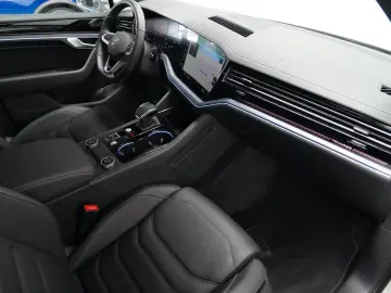 VW Touareg 3.0 TDI 4M R-Line MATRIX LUFT AHK KEY