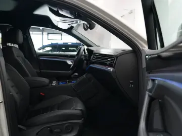 VW Touareg 3.0 TDI 4M R-Line MATRIX LUFT AHK KEY