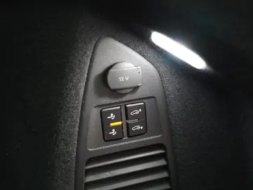 VW Touareg 3.0 TDI 4M R-Line MATRIX LUFT AHK KEY