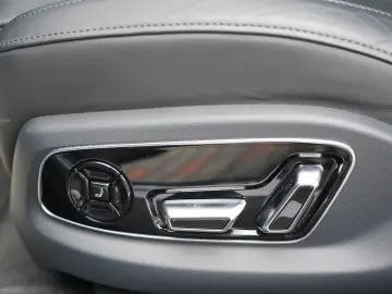 AUDI A8 50TDI LANG quattro PANO B&O Nachtsicht LUFT