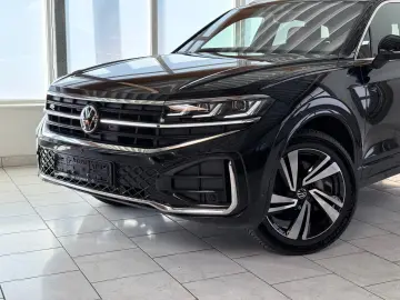 VW Touareg R-Line-Pano ACC AHK 360 Dynaudio Massage