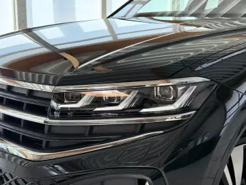 VW Touareg R-Line-Pano ACC AHK 360 Dynaudio Massage