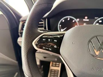 VW Touareg R-Line-Pano ACC AHK 360 Dynaudio Massage