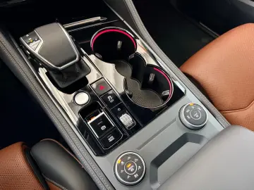 VW Touareg R-Line-Pano ACC AHK 360 Dynaudio Massage