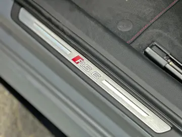 AUDI RS6 Avant BLACK PANO HUD NIGHT STHZG B&O 280km h