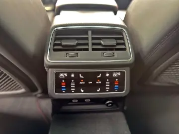 AUDI RS6 Avant BLACK PANO HUD NIGHT STHZG B&O 280km h