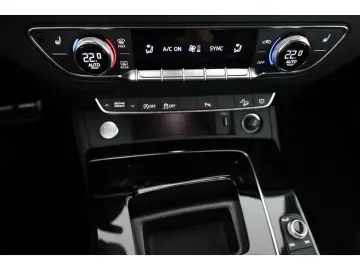 AUDI Q5 Sportback 40 TDI quattro S line AHK Pano Luft