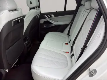 BMW X5 xDrive50e M Sport Bowers & Wilkins AHK LED