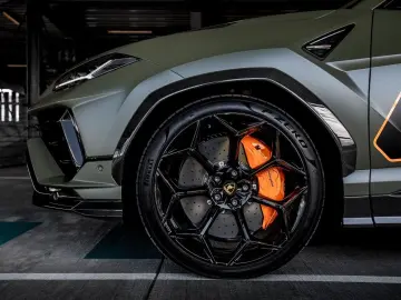 LAMBORGHINI Urus PERFORMANTE  ADAS  B&O CARBON AKRAPOVIC PPF