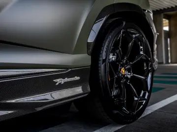 LAMBORGHINI Urus PERFORMANTE  ADAS  B&O CARBON AKRAPOVIC PPF