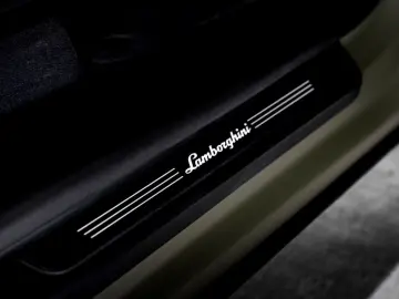 LAMBORGHINI Urus PERFORMANTE  ADAS  B&O CARBON AKRAPOVIC PPF