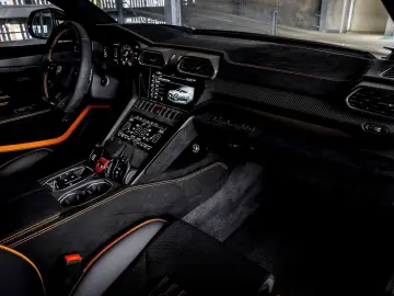LAMBORGHINI Urus PERFORMANTE  ADAS  B&O CARBON AKRAPOVIC PPF