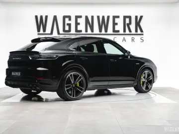 PORSCHE Cayenne Coupé Turbo S E-Hybrid MASSAGE AHV INNOD