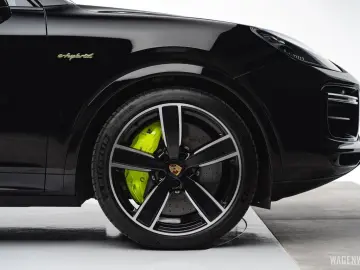 PORSCHE Cayenne Coupé Turbo S E-Hybrid MASSAGE AHV INNOD