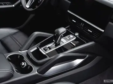 PORSCHE Cayenne Coupé Turbo S E-Hybrid MASSAGE AHV INNOD