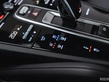 PORSCHE Cayenne Coupé Turbo S E-Hybrid MASSAGE AHV INNOD