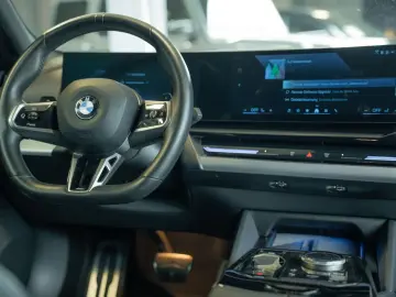 BMW 520 M SPORT   KOMFORTSITZE   DRIVING ASSIST