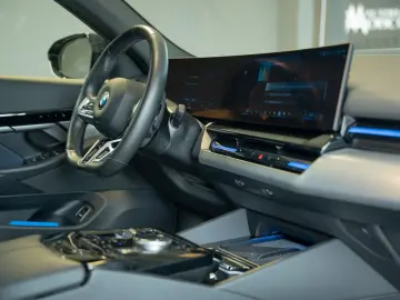 BMW 520 M SPORT   KOMFORTSITZE   DRIVING ASSIST