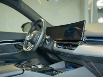 BMW 520 M SPORT   KOMFORTSITZE   DRIVING ASSIST