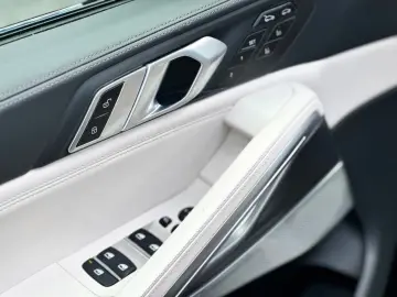 BMW X6 M50i LASER HEADUP NIGHTVISION ICONICGLOW