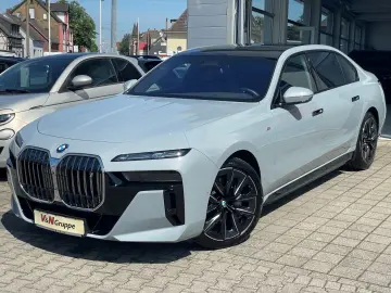 BMW i7 xD 60 MSPORT PANOSKY FOND-TV B&W KRISTALL-LED