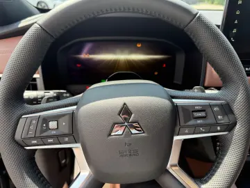 MITSUBISHI Plug-in Hybrid Outlander TOP  Luxury  Leder Navi