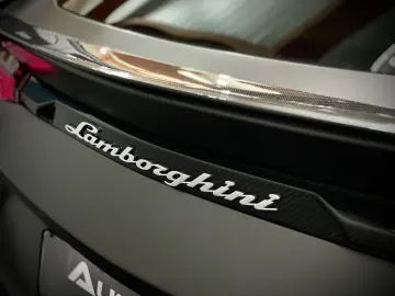 LAMBORGHINI URUS 4.0 EXT. INT.CARBON GRAU-MATT Garantie 2026
