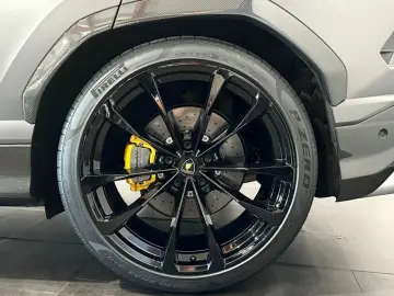 LAMBORGHINI URUS 4.0 EXT. INT.CARBON GRAU-MATT Garantie 2026