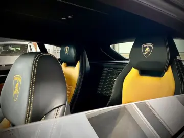 LAMBORGHINI URUS 4.0 EXT. INT.CARBON GRAU-MATT Garantie 2026