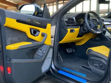 LAMBORGHINI URUS 4.0 EXT. INT.CARBON GRAU-MATT Garantie 2026