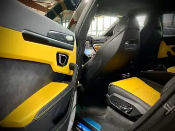 LAMBORGHINI URUS 4.0 EXT. INT.CARBON GRAU-MATT Garantie 2026