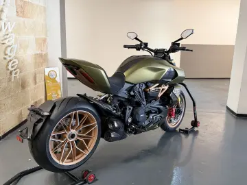 DUCATI Diavel 1260 Lamborghini   No. 444 of 630  5Km