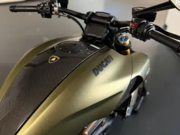 DUCATI Diavel 1260 Lamborghini   No. 444 of 630  5Km