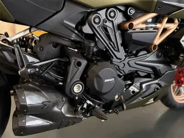 DUCATI Diavel 1260 Lamborghini   No. 444 of 630  5Km