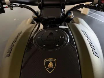 DUCATI Diavel 1260 Lamborghini   No. 444 of 630  5Km