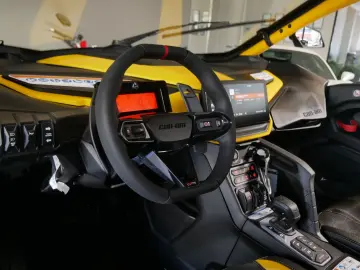 BOMBARDIER Can Am Maverick R XRS Straßenzulassung