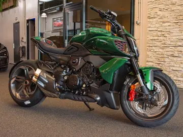 DUCATI Diavel Bentley V4  1 OF 500 LIMITED ED