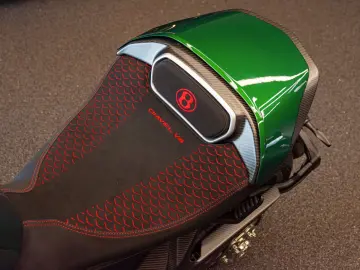 DUCATI Diavel Bentley V4  1 OF 500 LIMITED ED