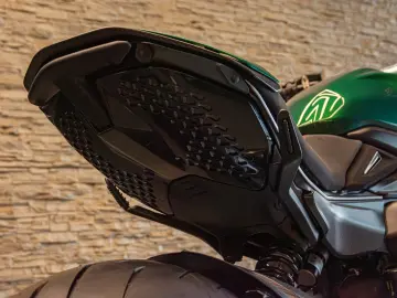 DUCATI Diavel Bentley V4  1 OF 500 LIMITED ED
