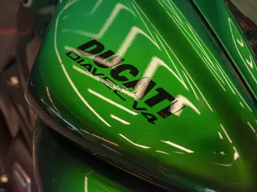 DUCATI Diavel Bentley V4  1 OF 500 LIMITED ED