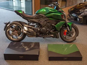 DUCATI Diavel Bentley V4  1 OF 500 LIMITED ED