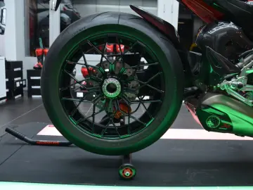 DUCATI Streetfighter V 4 Lamborghini